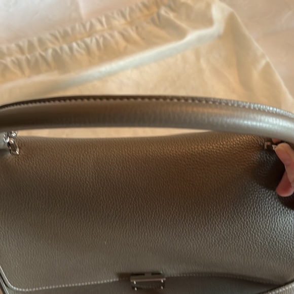 Authentic Celine medium Trapeze bag with shoulder strap and dust bag. - Picture 5 of 10